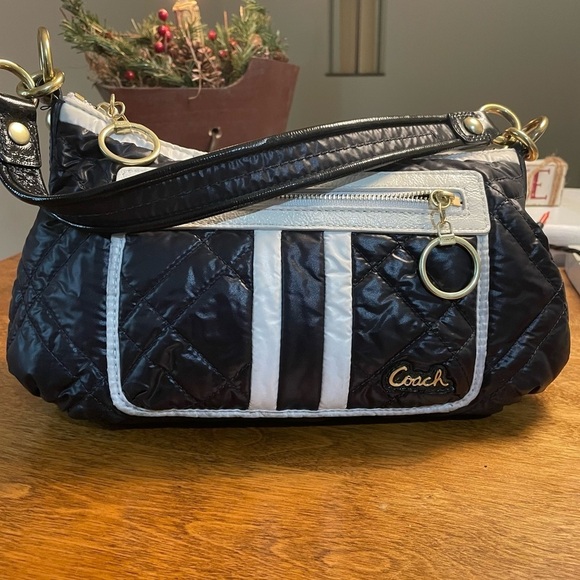 Coach Handbags - The cutest COACH POPPY BAG